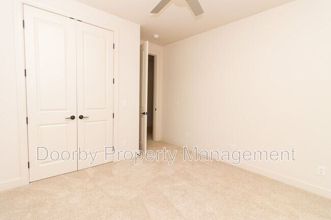 Building Photo - 6908 Roberta Ln