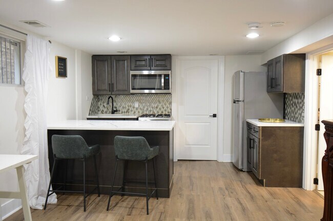 Building Photo - 4947 W Parker Ave