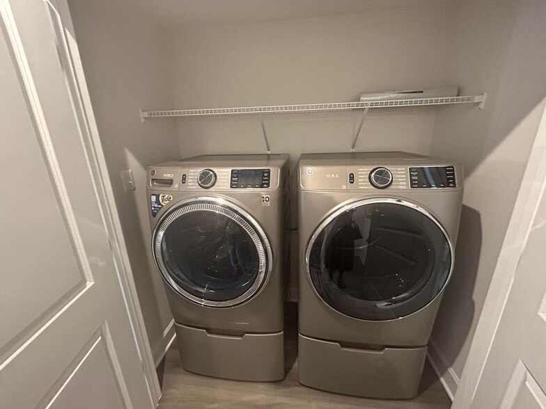 Building Photo - 3503 Carnaby St