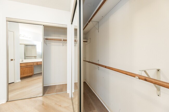 Building Photo - 6818 Brockington Dr