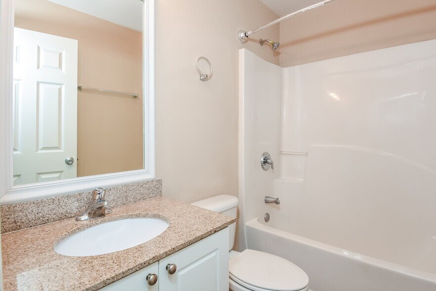 Building Photo - 410 Deepstream Crossing