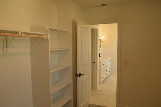 Building Photo - 477 Gold Coast Rd