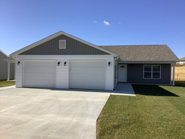 Primary Photo - Highland Point Dr 849/851