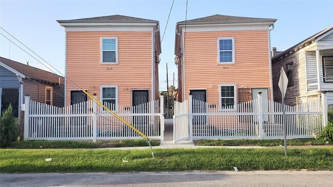 Building Photo - 3419 Sealy Ave