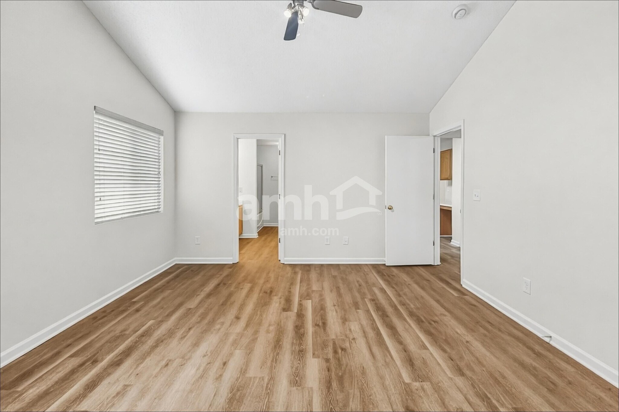 Building Photo - 5701 Hidden Lake Dr