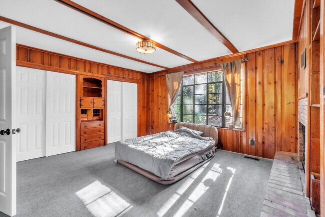 Building Photo - Beautifully Maintained 3BR/1BA Residence N...