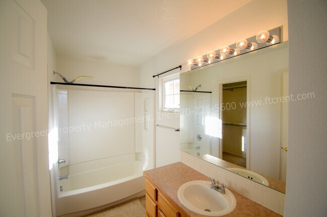 Building Photo - 127 Bayside Cir