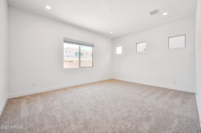 Building Photo - 8725 W Wagon Wheel Dr