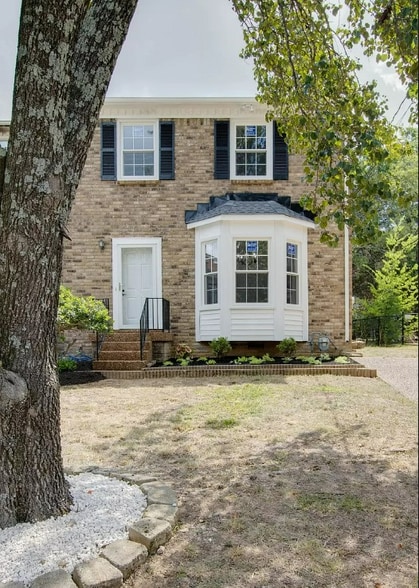 Building Photo - 606 Castlegate Dr