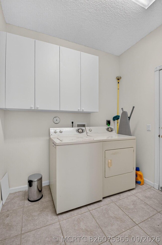 Building Photo - 11176 Ihilani Way