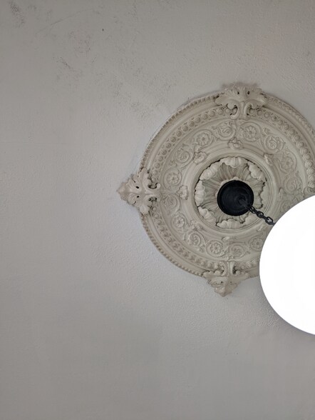 Building Photo - 346 S Rose St