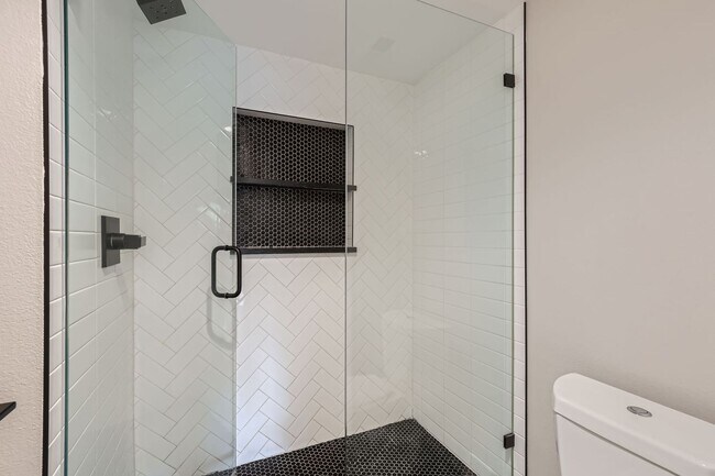 Building Photo - Stunning 3-Bedroom, 3.5-Bathroom Townhouse...