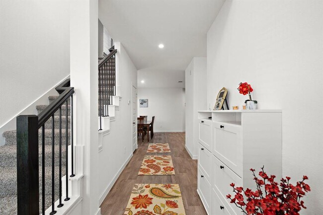 Building Photo - 31626 Featherstone Trl
