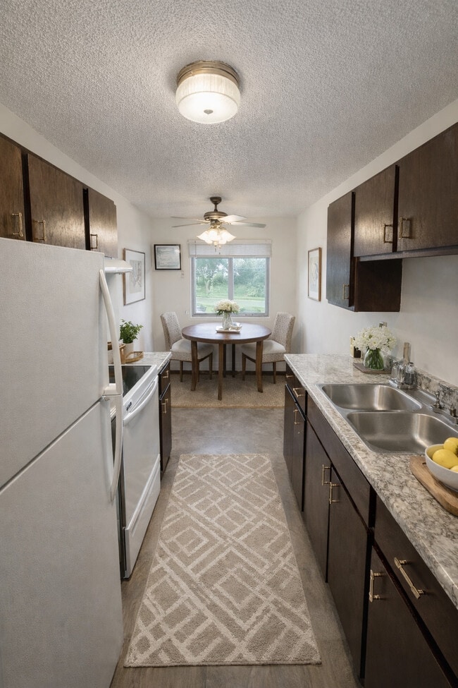 Building Photo - Ridgewood Apartments