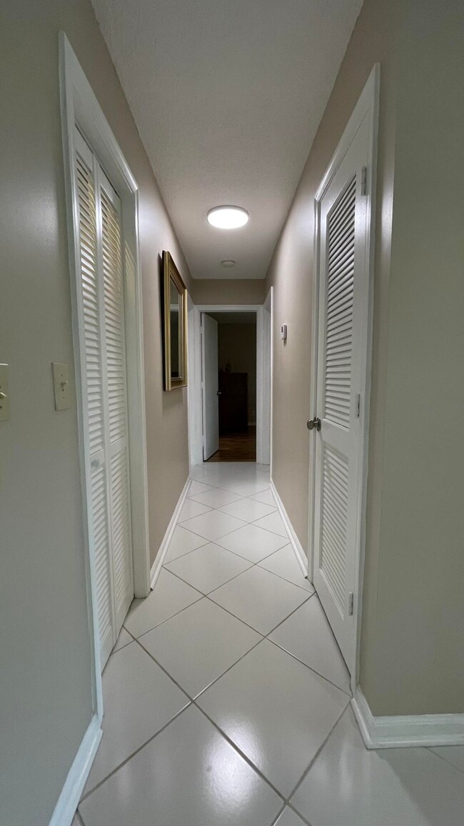 Building Photo - 10140 44th Ct S