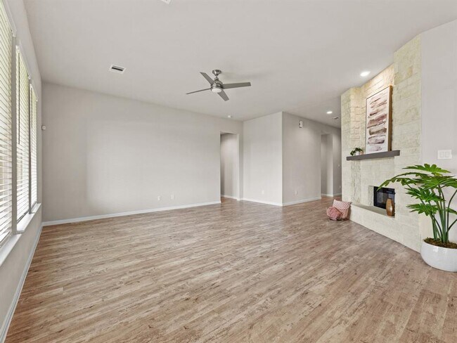 Building Photo - 4919 Bella Danielle Ct
