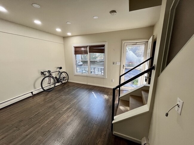 Building Photo - 44 Gorham St