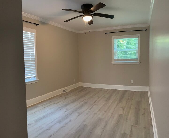 Building Photo - 2730 Eastway Dr