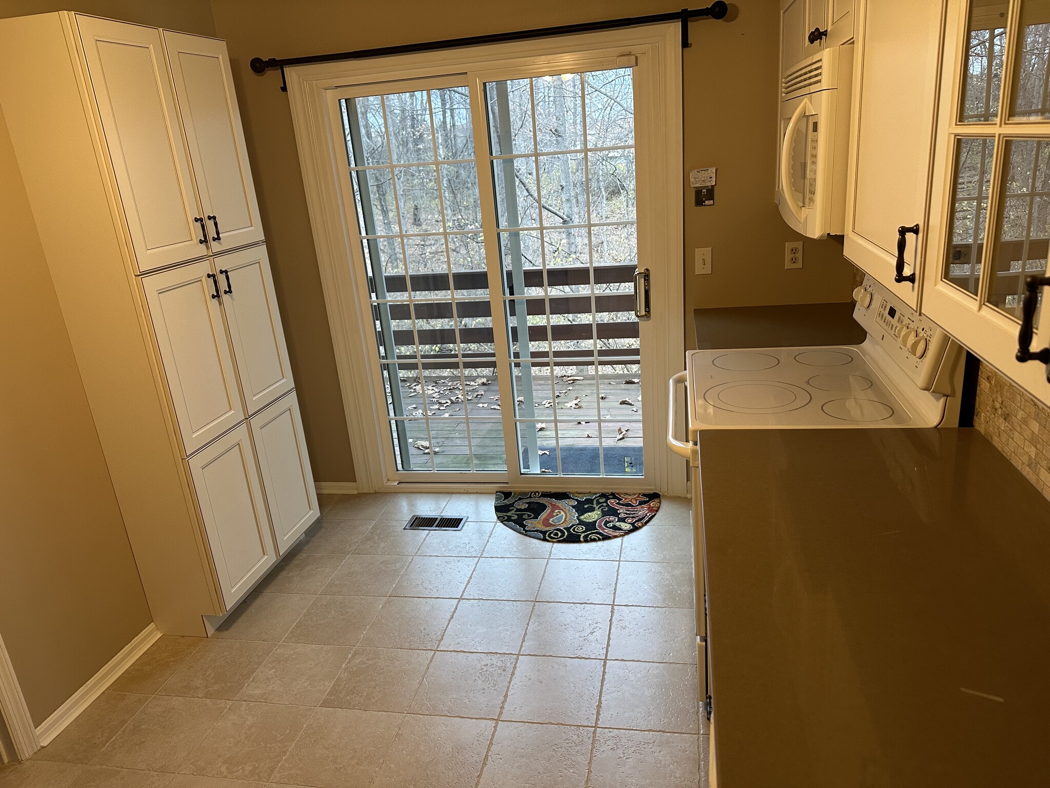 Kitchen - 9120 Dominion Cir