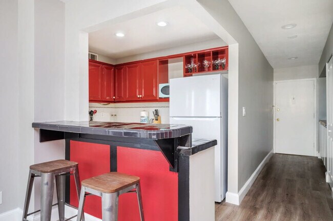 Building Photo - 215 Piedmont Ave NE