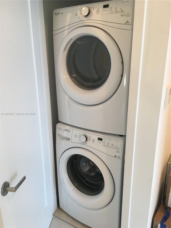 Building Photo - 601 NE 27th St