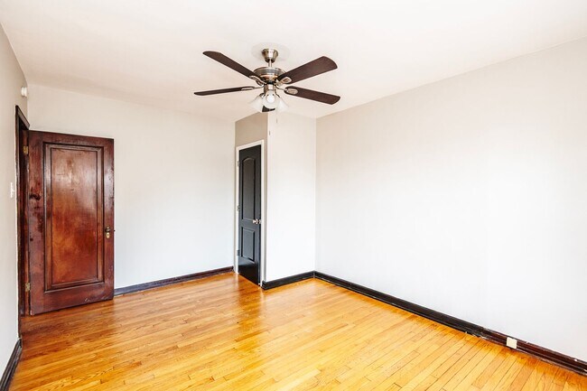 Building Photo - 5018 Miami St