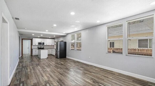 Building Photo - 1411 E 24th Ave