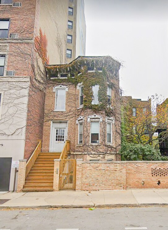 Building Photo - 1811 N Wells St