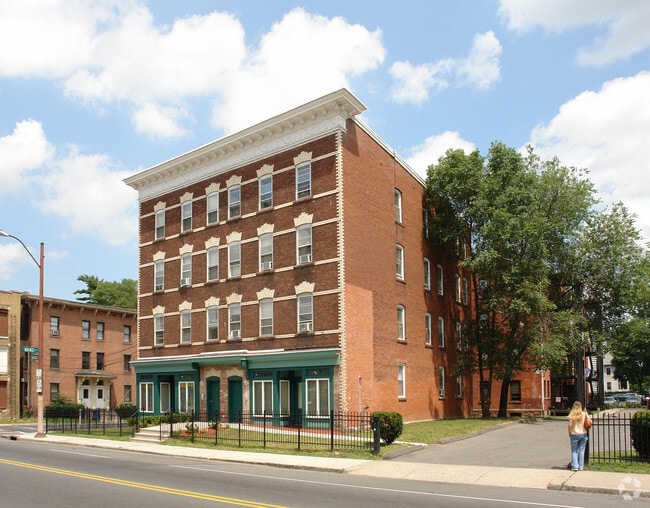 Primary Photo - Cityscape Apartments