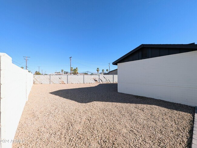 Building Photo - 121 N Flint Cir