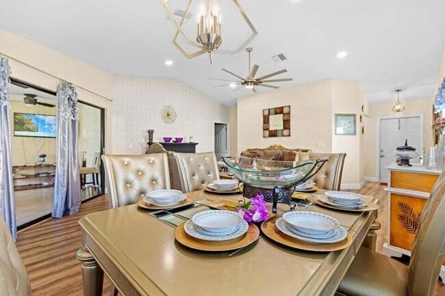 Building Photo - 2363 NW 13th Ct