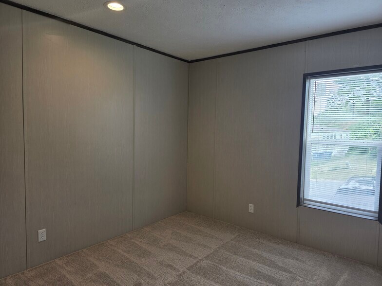 Building Photo - 4049 Trout Ln