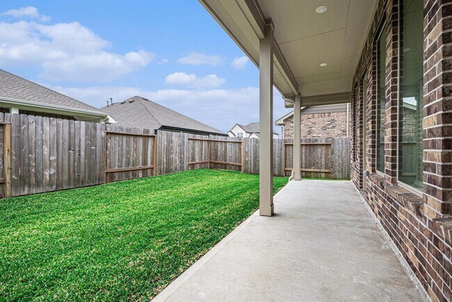 Building Photo - 705 Western Fern
