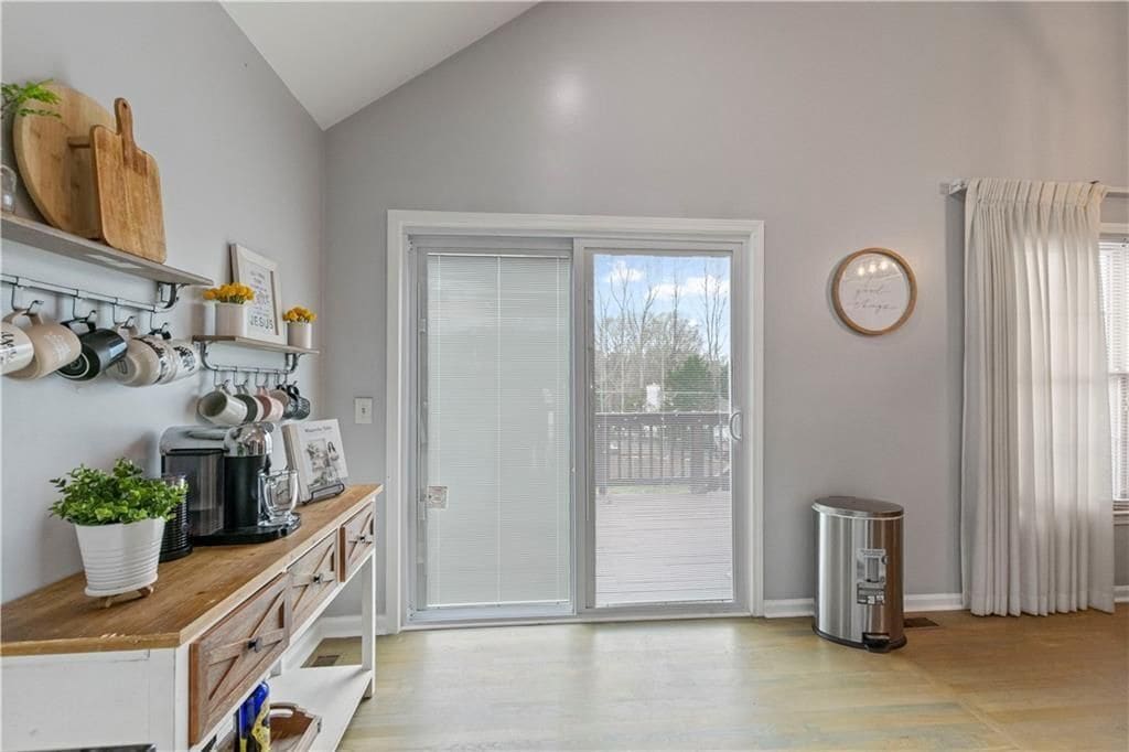 Building Photo - 2437 Pondside Pl NE