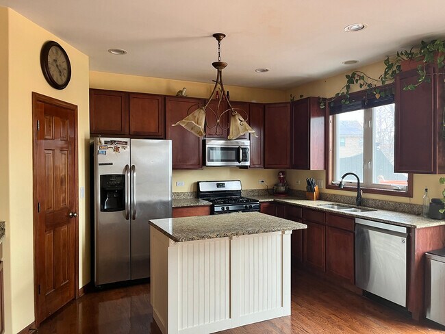 Building Photo - 2050 Rockland Dr