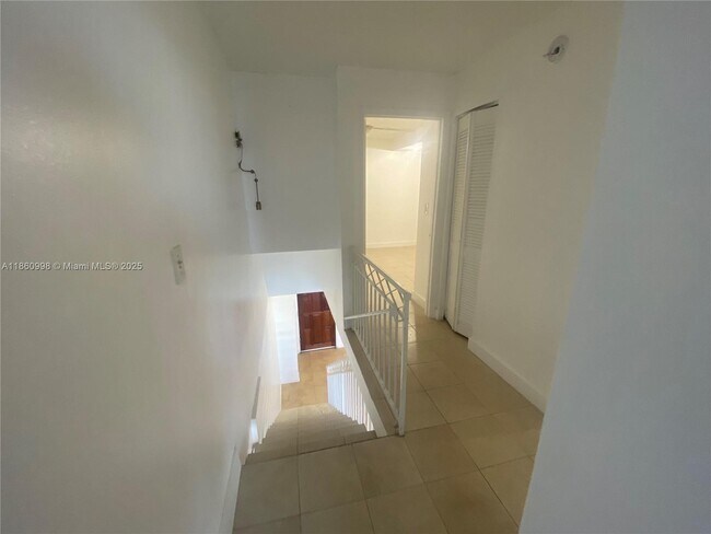 Building Photo - 7899 NE Bayshore Ct