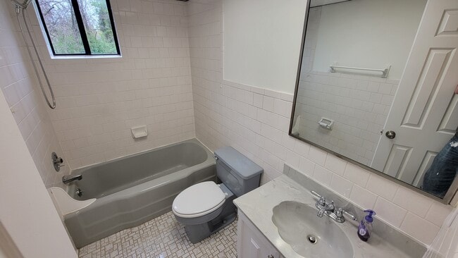 Building Photo - 340 Potomac Ave