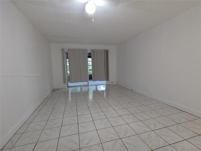 Building Photo - 609 S State Rd 7