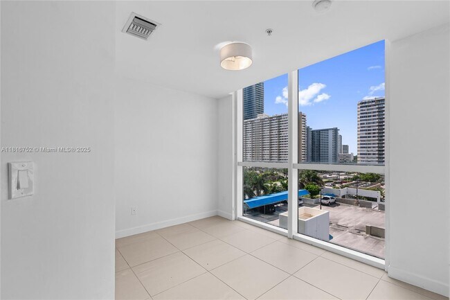 Building Photo - 1945 S Ocean Dr