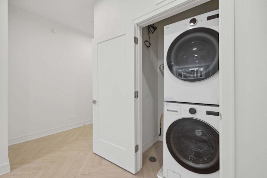 Building Photo - 3409 N Bosworth Ave