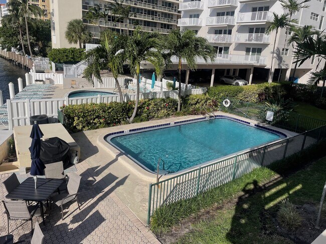 Building Photo - 9 N Birch Rd