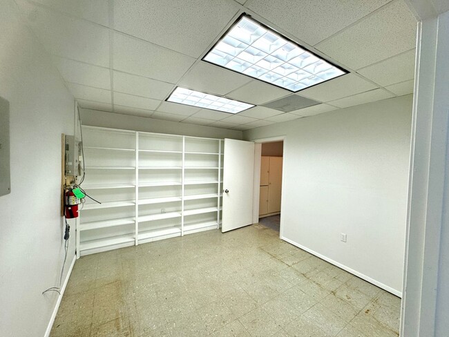 Building Photo - Office Space In Downtown Biloxi! Great Loc...