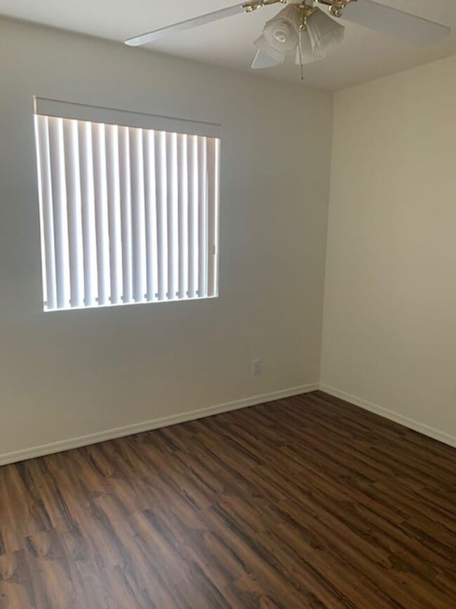 Building Photo - Unfurnished Full Time