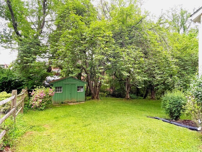 Building Photo - 8410 Buckhannon Dr