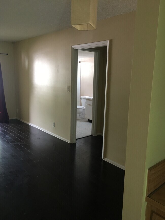 Building Photo - 303 Gardens Dr
