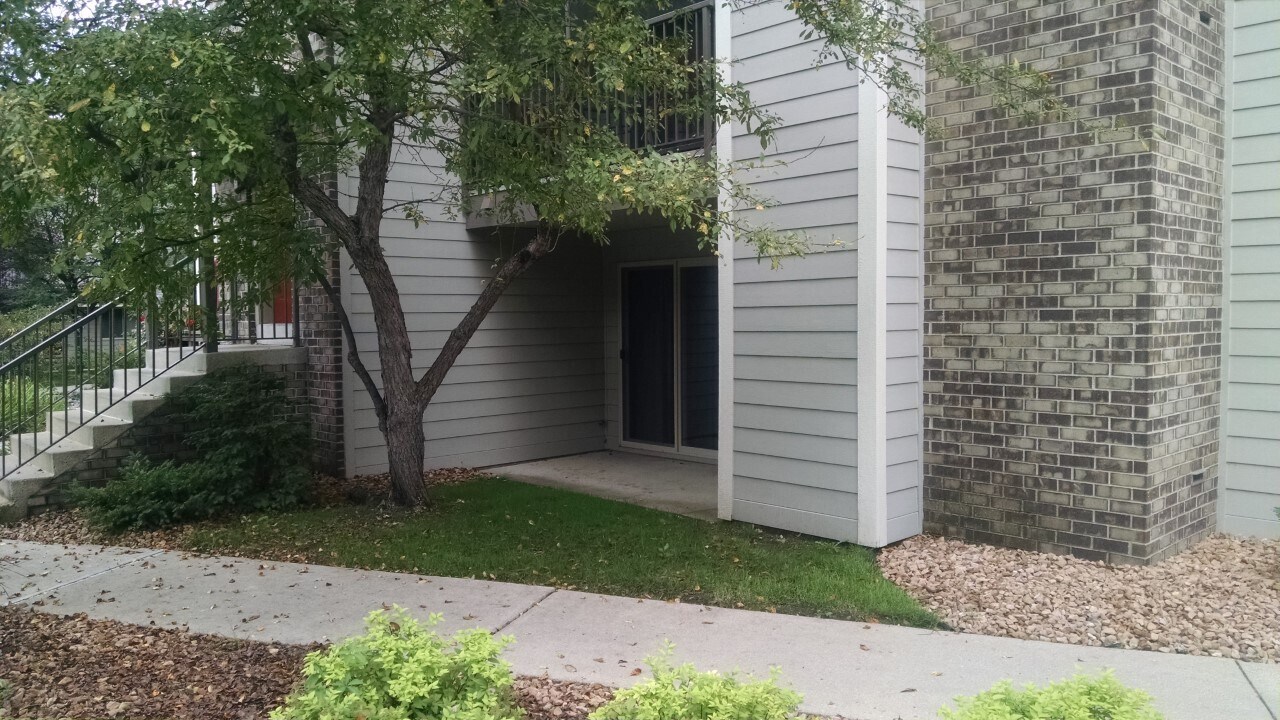 Building Photo - 2140 Ridge Dr