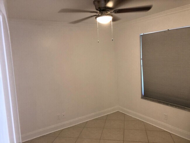 Building Photo - 21911 Lake Forest Cir