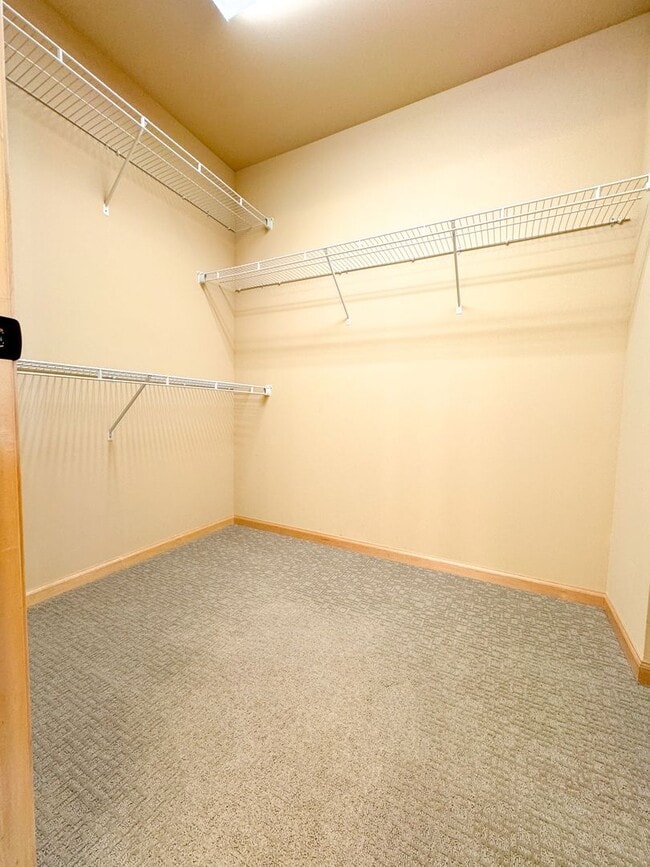 Building Photo - 1139 Cathedral Point Dr