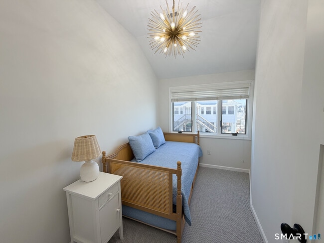 Building Photo - 18 Field Ct