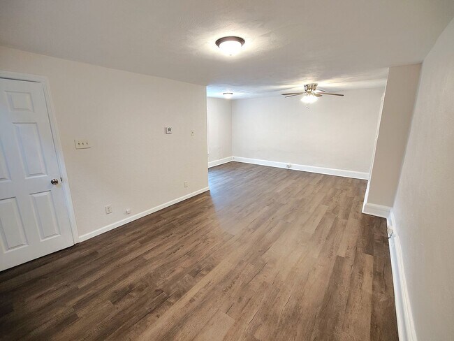 Building Photo - 2423 Wrights Wy